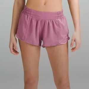 Lululemon - Hotty Hot Low-Rise Lined Short 4" - Size 6 Tall - Velvet Dust - NWTS